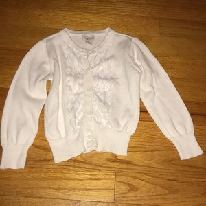 ✨Like new White Cardigan size 24mo! Don’t Wait!✨